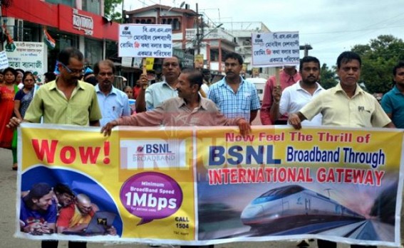 BSNL Launched Free National Roaming service: BSNL employees staged rally BSNL Launched Free National Roaming service: BSNL employees staged rally